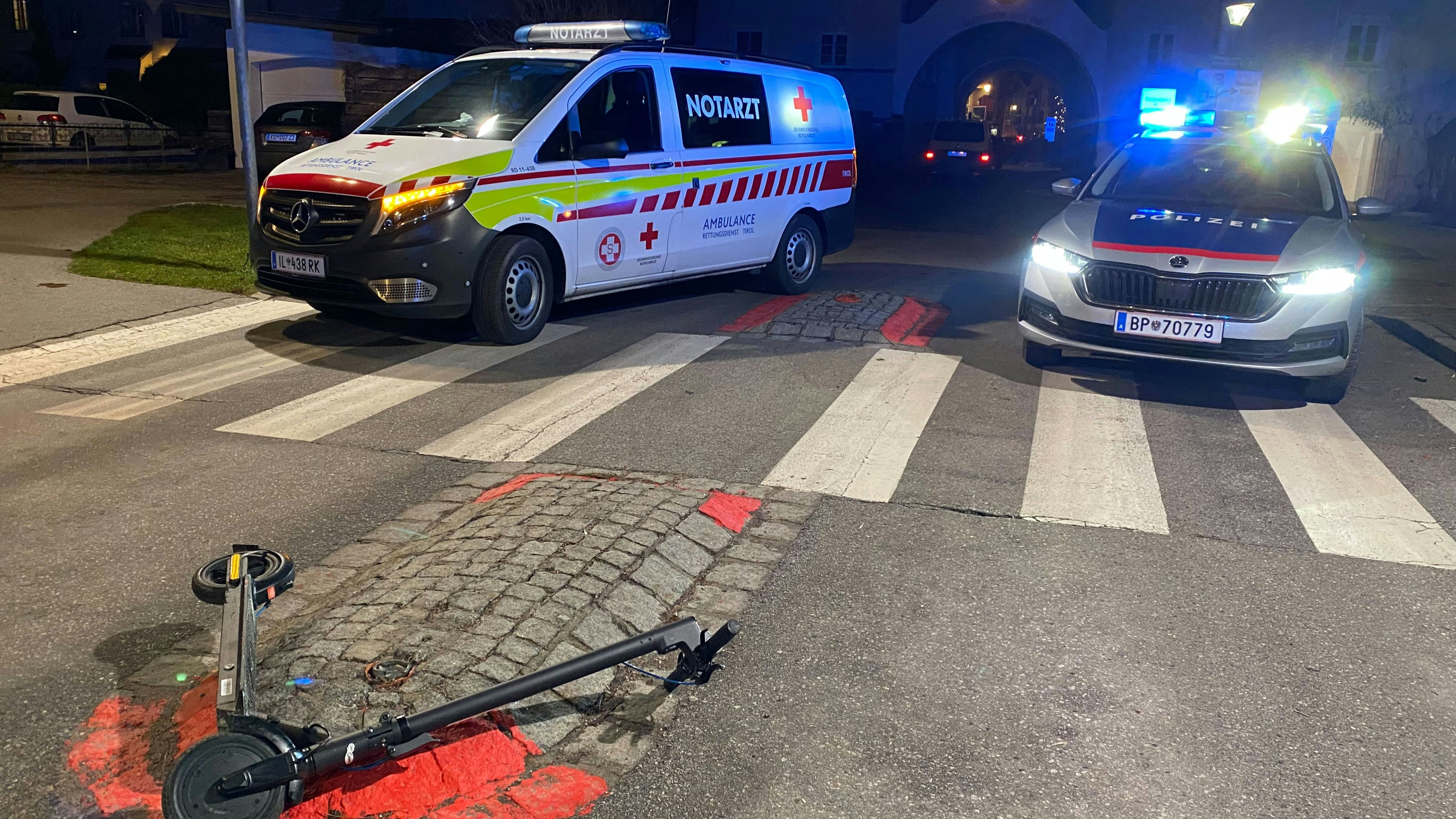 Die Frau wurde bei dem Unfall mit dem E-Scooter schwer verletzt.