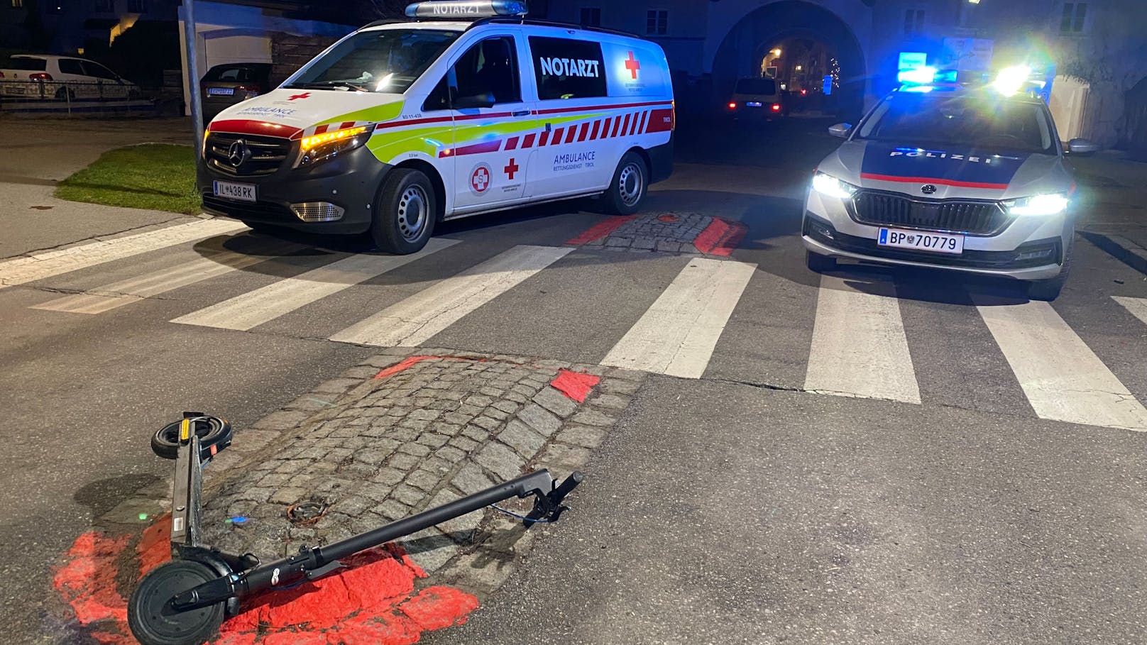 Die Frau wurde bei dem Unfall mit dem E-Scooter schwer verletzt.
