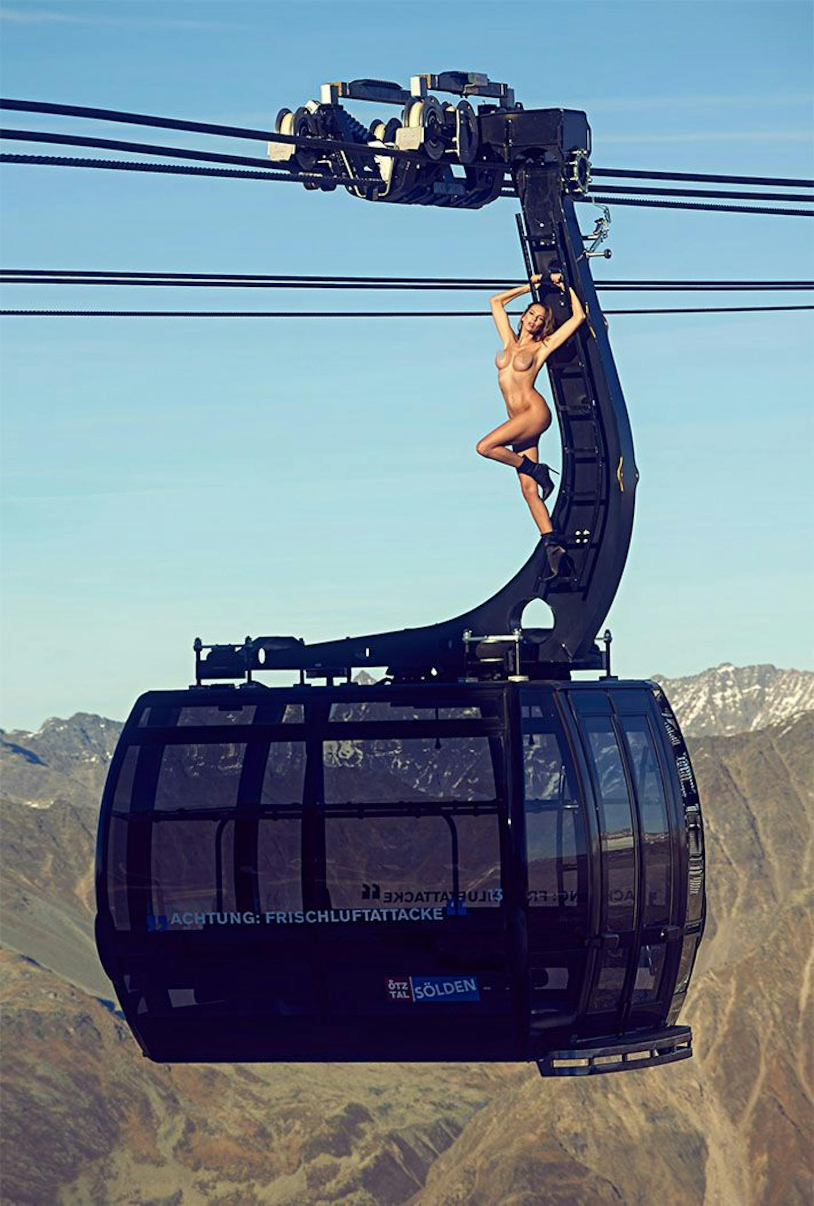 Aber auch in luftiger Höhe einer Gondel der Bergbahn Sölden oder im luxuriösen Ambiente des "The Secret" Hotels entstanden die Bilder für die PLAYBOY-Januarausgabe, die für echtes James-Bond-Feeling sorgen dürften.