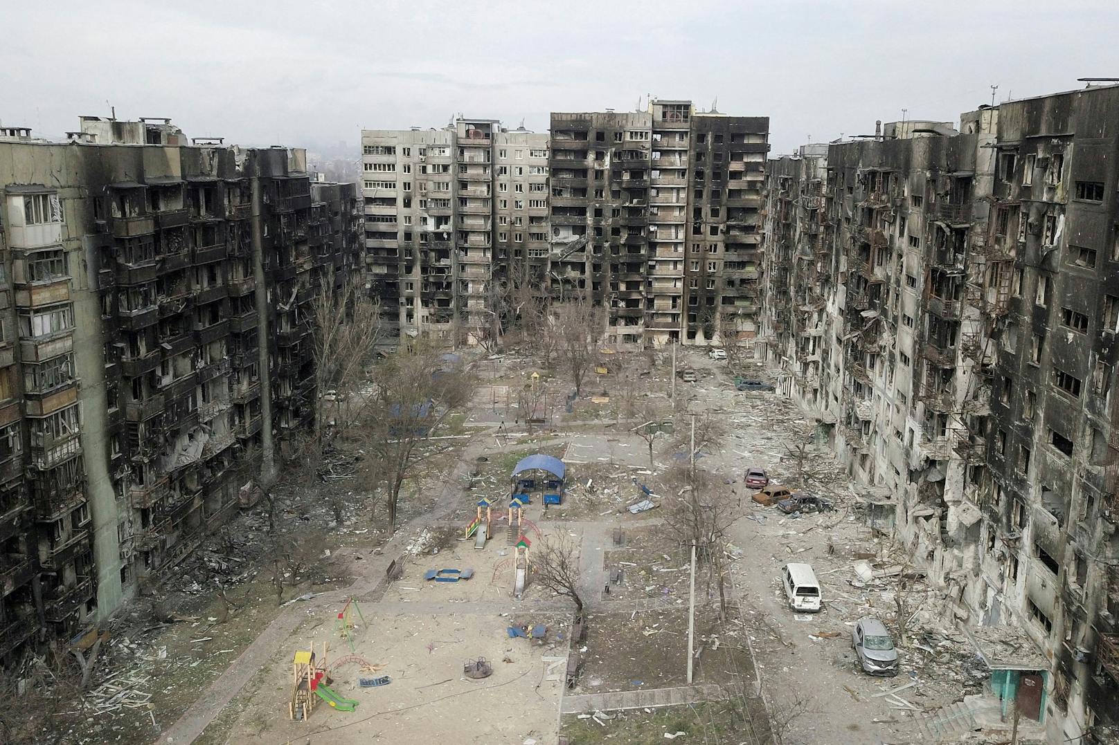 Diese Aufnahme aus dem April zeigt zerstörte Wohnblöcke in Mariupol.