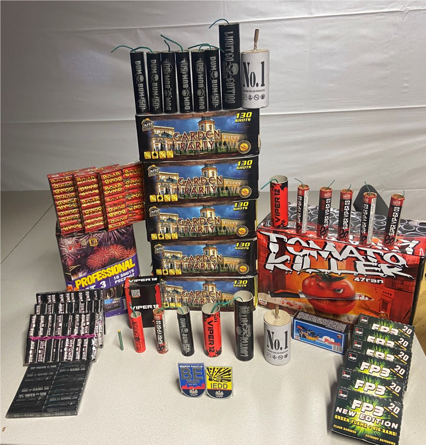 Die Polizei stellte die Pyrotechnik sicher.