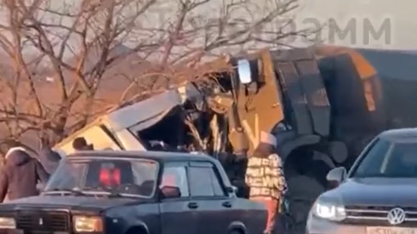 Russischer Militärwagen rast in zivilen Bus – 16 Tote