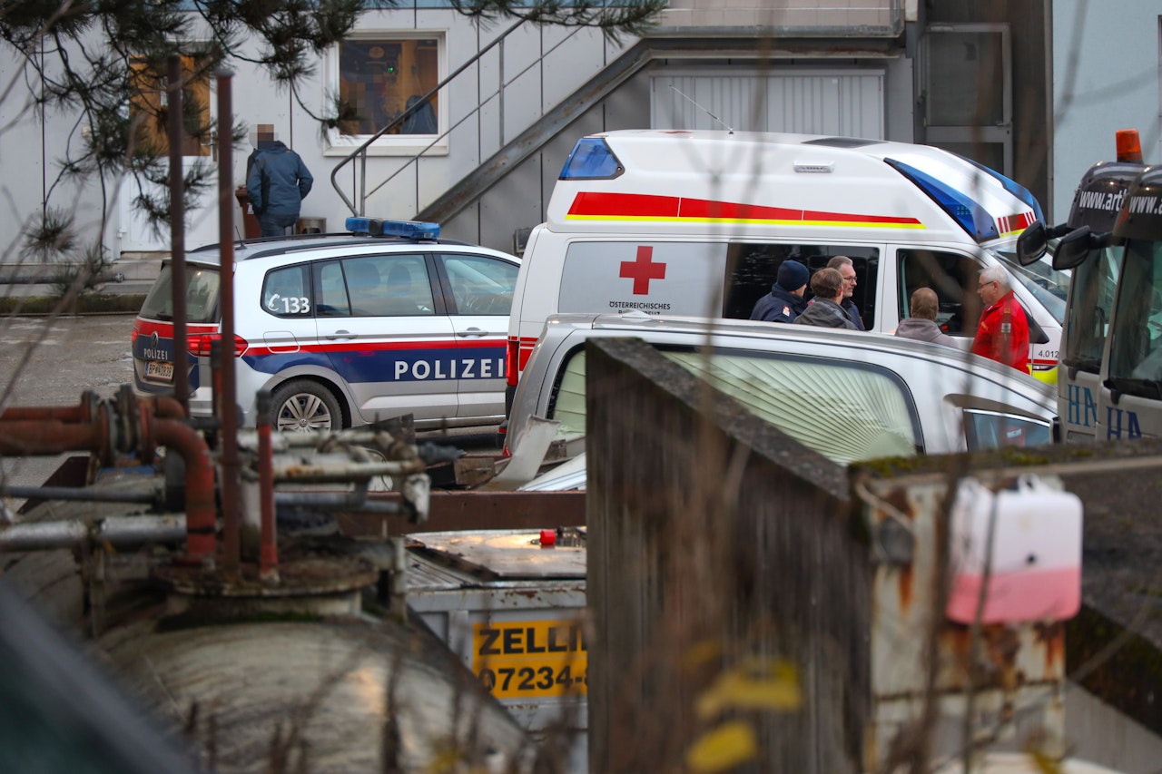 Heute.at - Drama in Oberösterreich! Mann von Bagger überrollt – tot