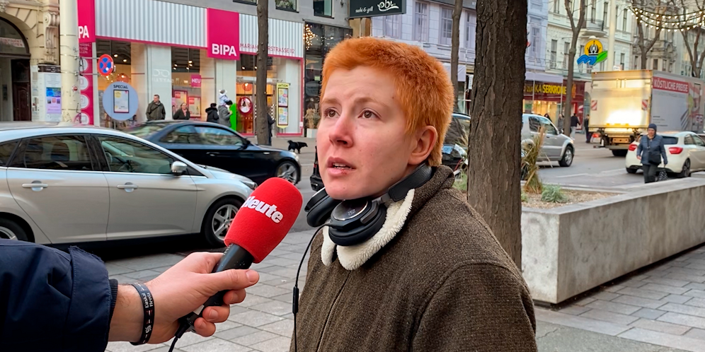 Verkäufer Maximilian (25) muss am Feiertag arbeiten.