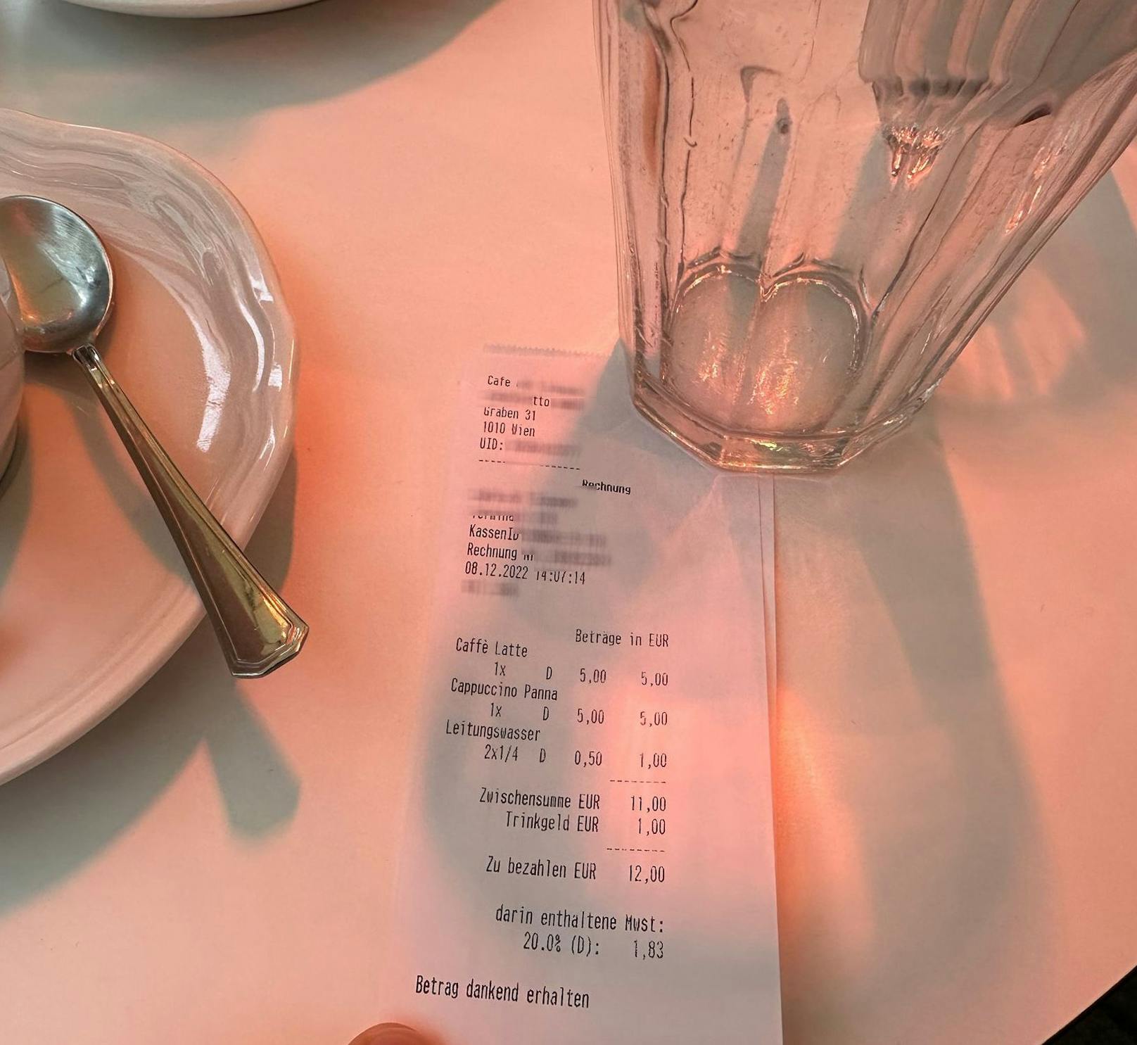 Bei der Rechnung dann der Schock: Einen Euro musste der Herr für das eigentlich obligatorische Glas Wasser zahlen.