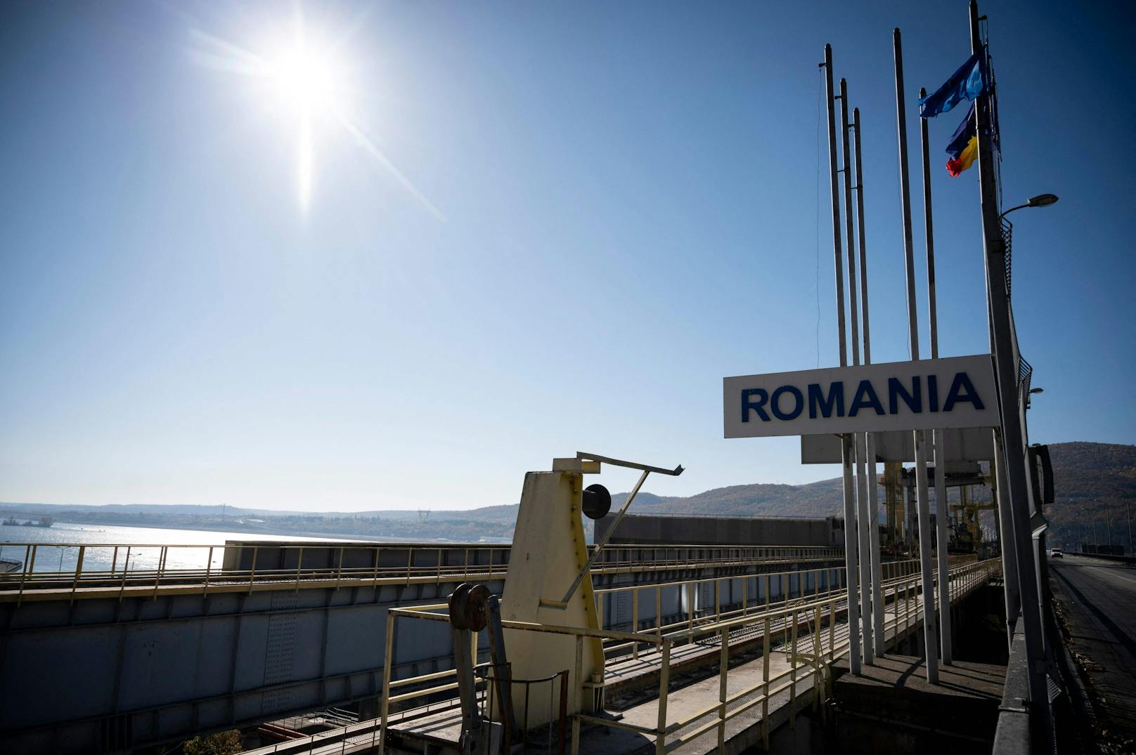 Ein Bild der rumänisch-serbischen Grenze. 