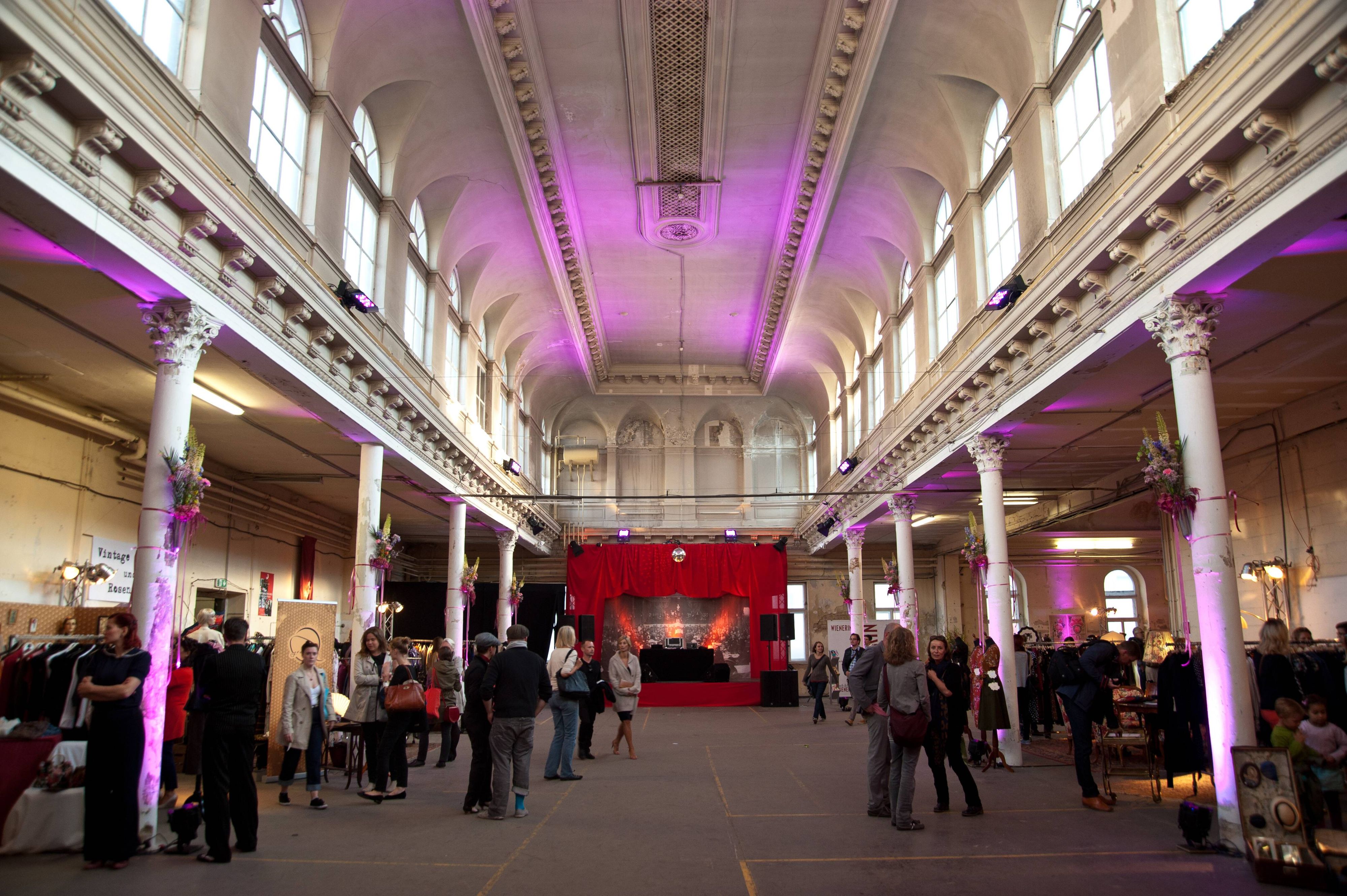 Das Etablissement Gschwandner in der Geblergasse war früher einer der wichtigsten Ballsäle des 19. Jahrhunderts für die Wiener Society. Fast vollkommen vergessen nach seiner Schließung 1960, wurde es erst 2017 restauriert.