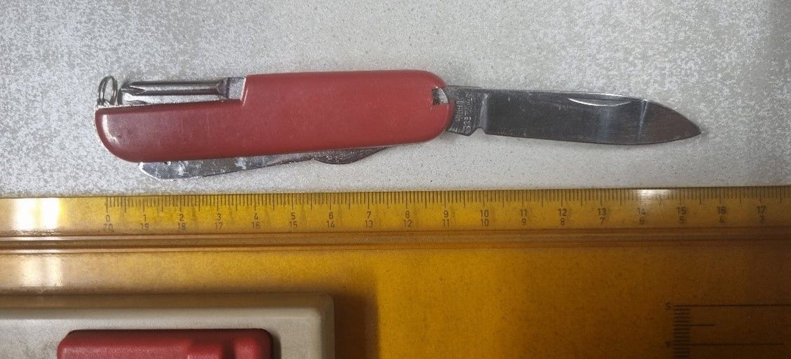 Mit diesem Messer drohte ein Rumäne einem 72-Jährigen.