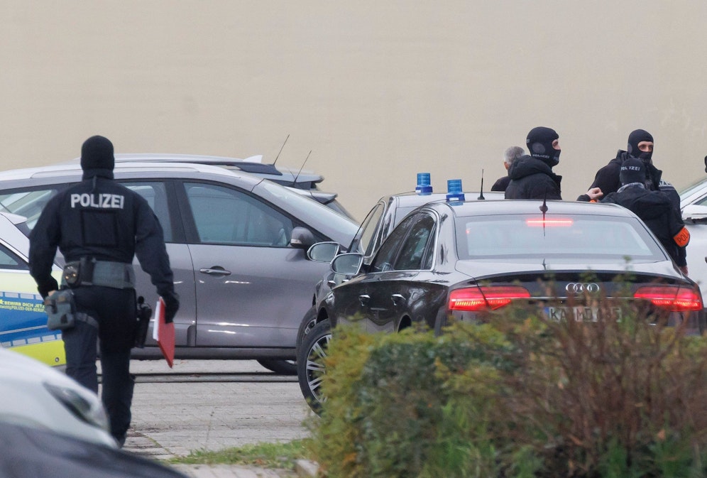 Die große Terror-Razzia in Deutschland und Österreich brachte unerwartete Verhaftungen zutage. 
