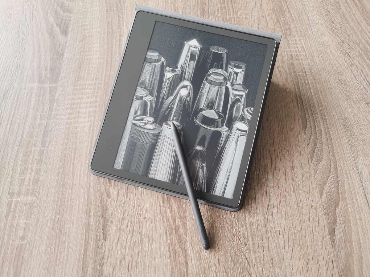 Amazon bringt mit dem Kindle Scribe den ersten hauseigenen E-Reader mit Schreib-Funktion. Das funktioniert super, hat aber auch einen hohen Preis.