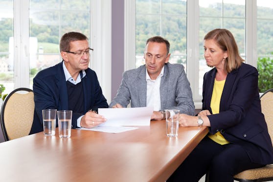 Wirtschafts-Landesräte Markus Achleitner (OÖ), Jochen Danninger (NÖ) und Barbara Eibinger-Miedl (Steiermark) schlagen Alarm: „Bund muss endlich Energie-Schutzschirm für Wirtschaft und Arbeit liefern.“ 