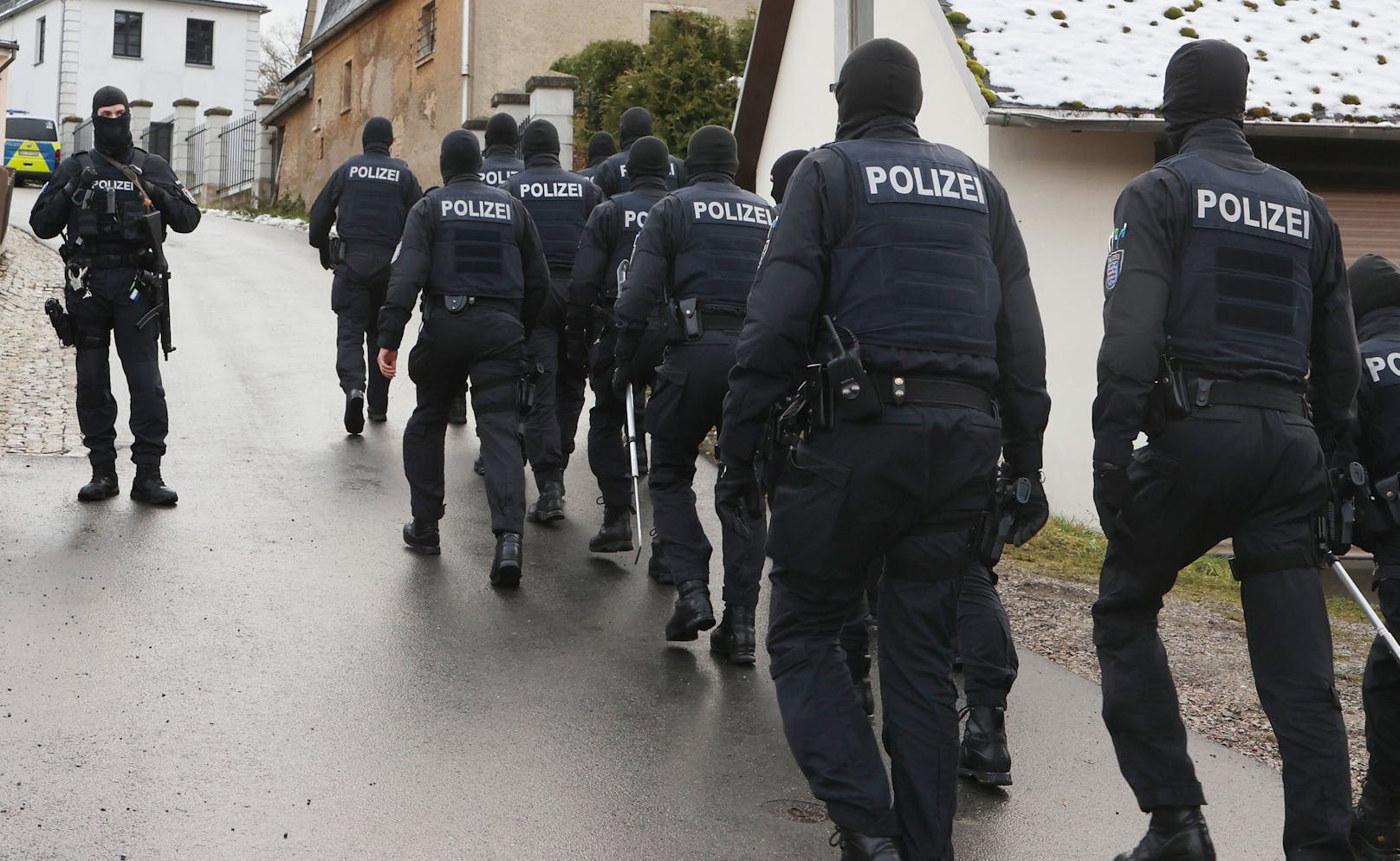 Große Terror-Razzia in Deutschland und Österreich