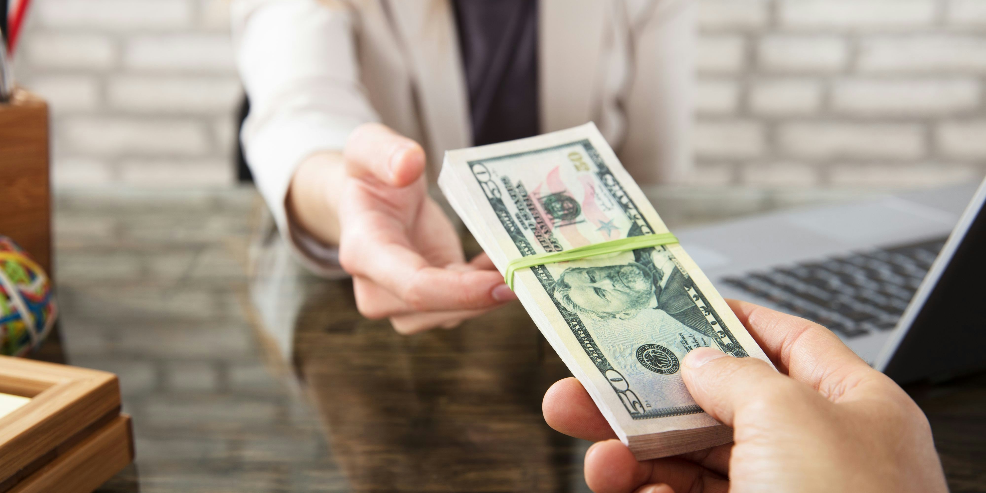 Der Frau wurde versprochen, das Geld wieder zurückzubekommen. Stattdessen wurde sie erneut betrogen.