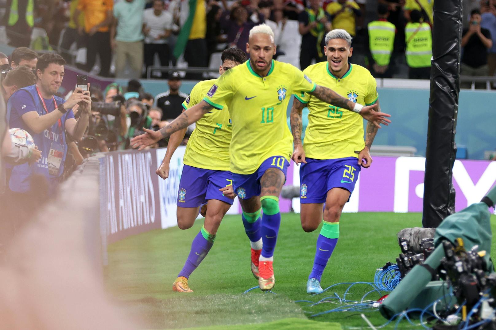 Neymar brachte die Brasilianer nach 105 Minuten in Führung.