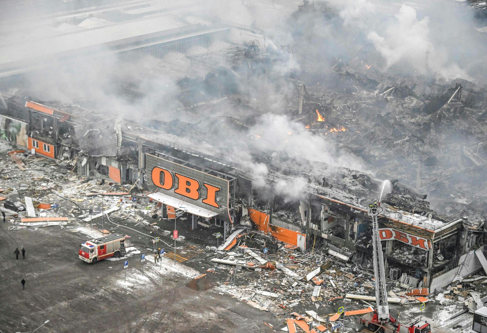 Am 9. Dezember wurde ein Baumarkt in einem Vorort Moskaus durch einen Brand und mehrere Explosionen völlig vernichtet.