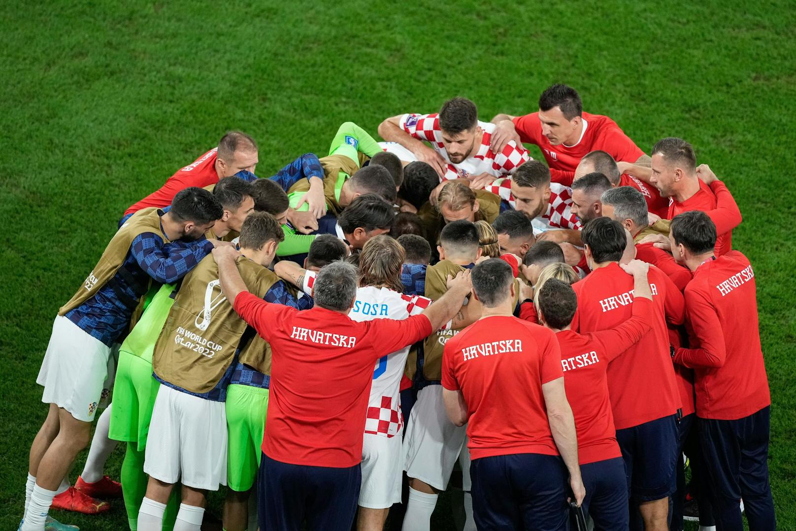 Kroatien feiert den Halbfinal-Einzug. 