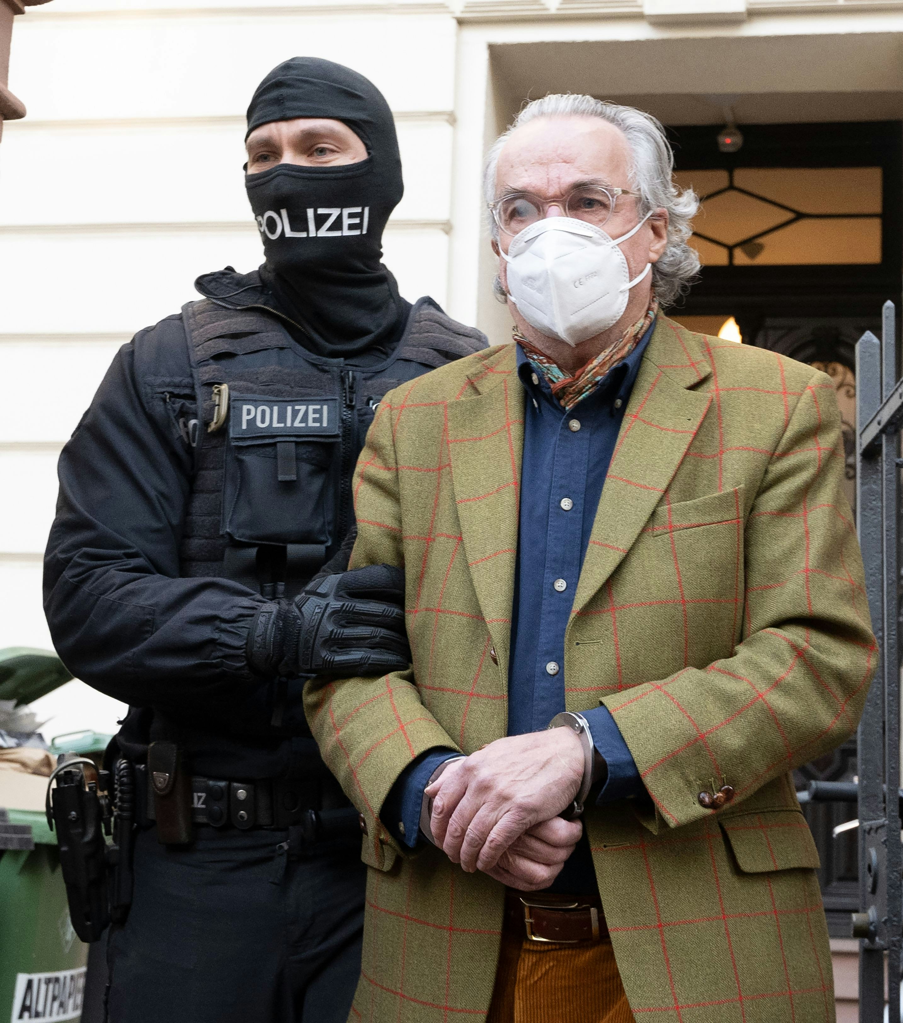 Die Verhaftung des mutmaßlichen Rädelsführers Heinrich XIII. Prinz Reuß.