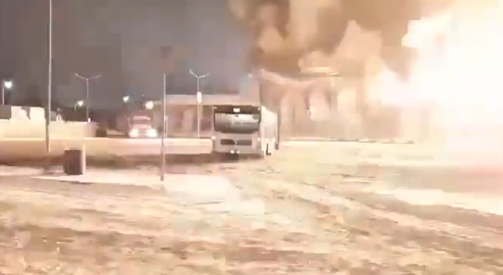 Auf Videos sieht man auch Explosionen.