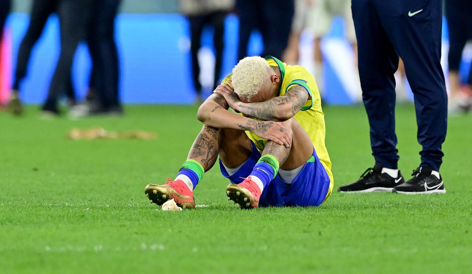 Auch Neymar jr. erwischte es im Viertelfinale. Der Superstar kam von einer Verletzung im Auftaktspiel zurück, brachte Brasilien gegen Kroatien in Führung, nur um unmittelbar vor dem Abpfiff den Ausgleich zu kassieren und im Elfmeterschießen auszuscheiden.