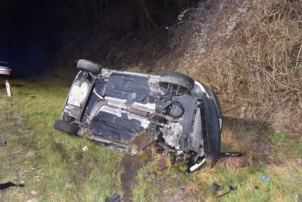 Vier beschädigte Fahrzeuge, drei Verletzte – das ist die Bilanz eines Unfalls auf der B210 bei Ebreichsdorf.