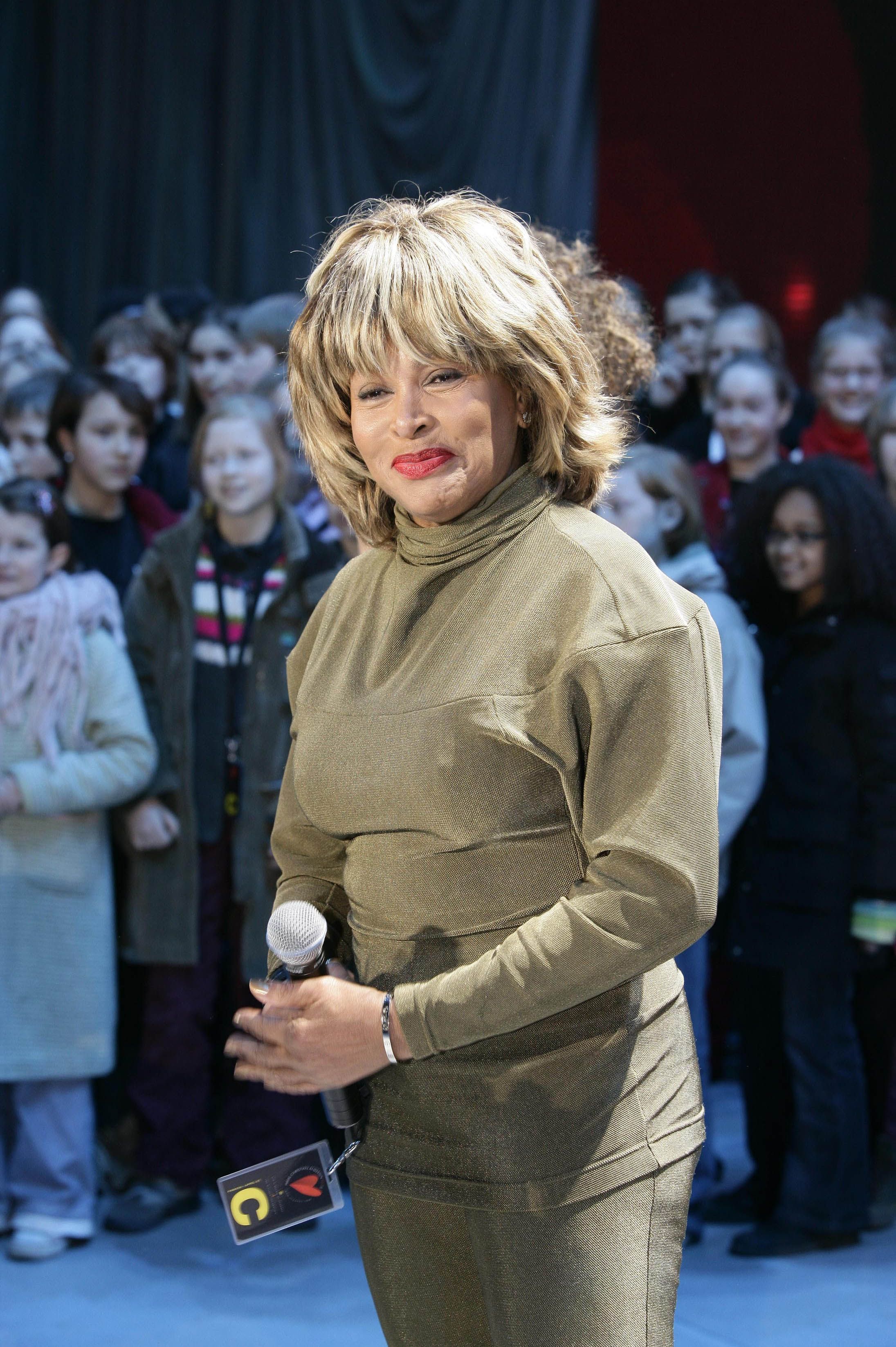 Tina Turner meldet sich nach dem Tod ihres Sohnes zu Wort.