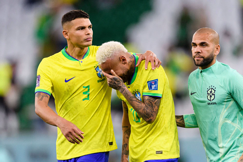Neymar muss getröstet werden