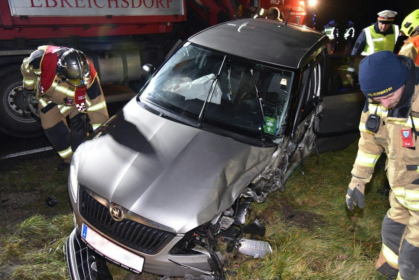 Ein Lenker geriet mit seinem Pkw auf der Bundesstraße in den Gegenverkehr, verursachte so einen Unfall mit mehreren Fahrzeugen.