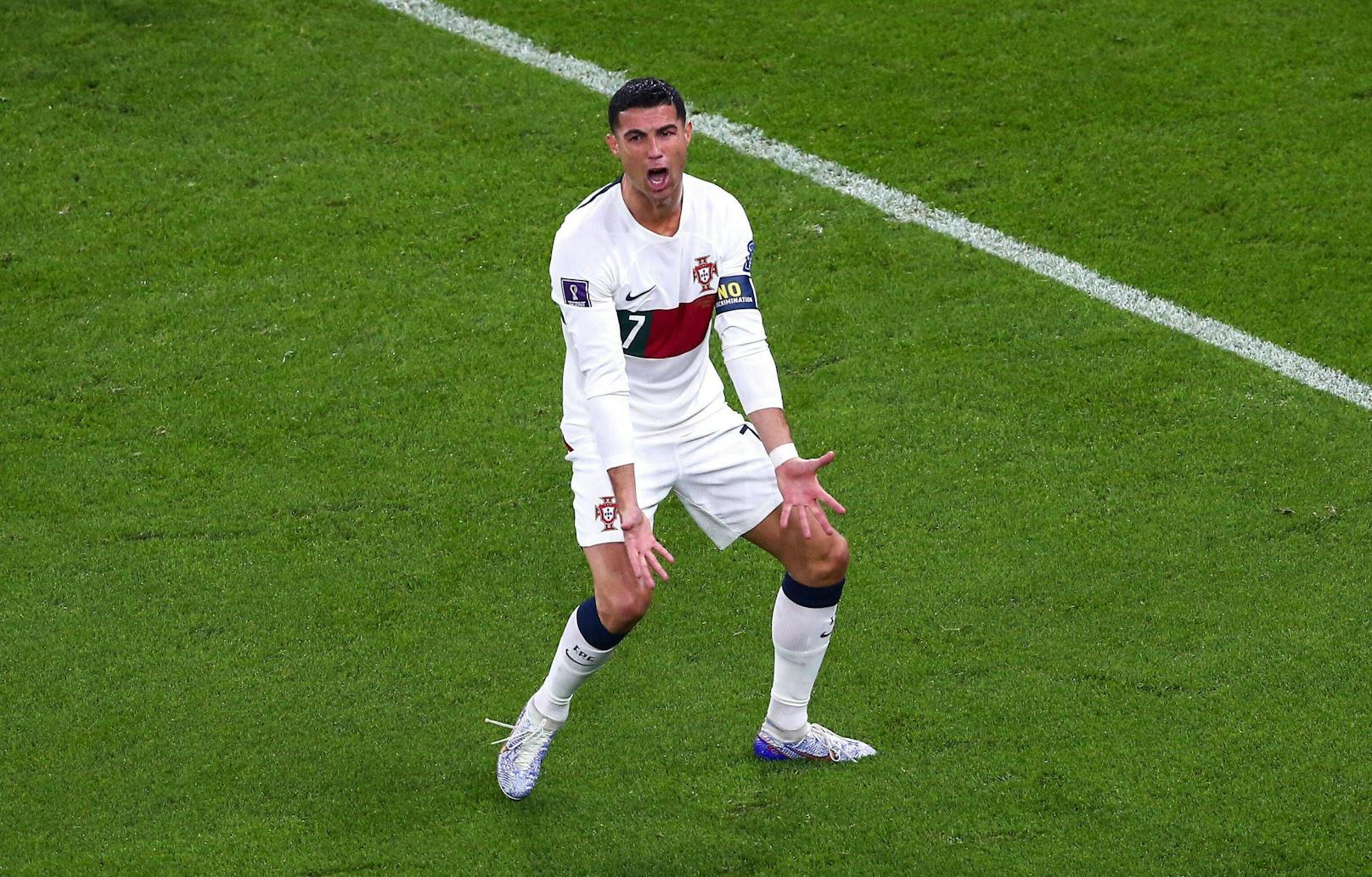 Superstar Cristiano Ronaldo wollte seine außergewöhnliche Karriere nach dem EM-Titel 2016 mit dem ersten WM-Triumph von Portugal veredeln. Zudem war der WM-Torrekord von Eusebio mit neun Treffern zum Greifen nah. Portugal scheiterte im Viertelfinale sensationell an Marokko (0:1), "CR7" hält weiter bei acht WM-Toren.