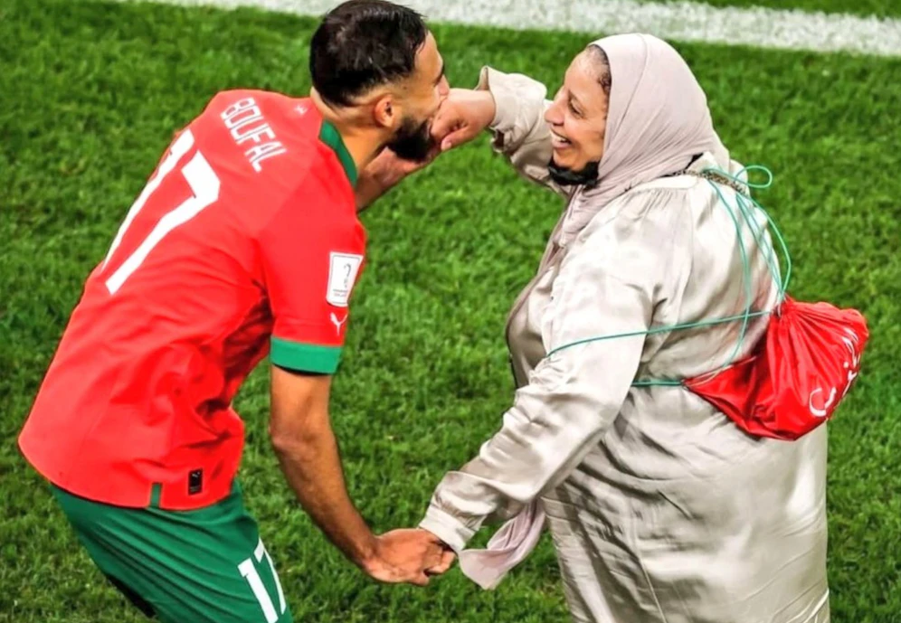 Sofiane Boufal mit seiner Mutter.