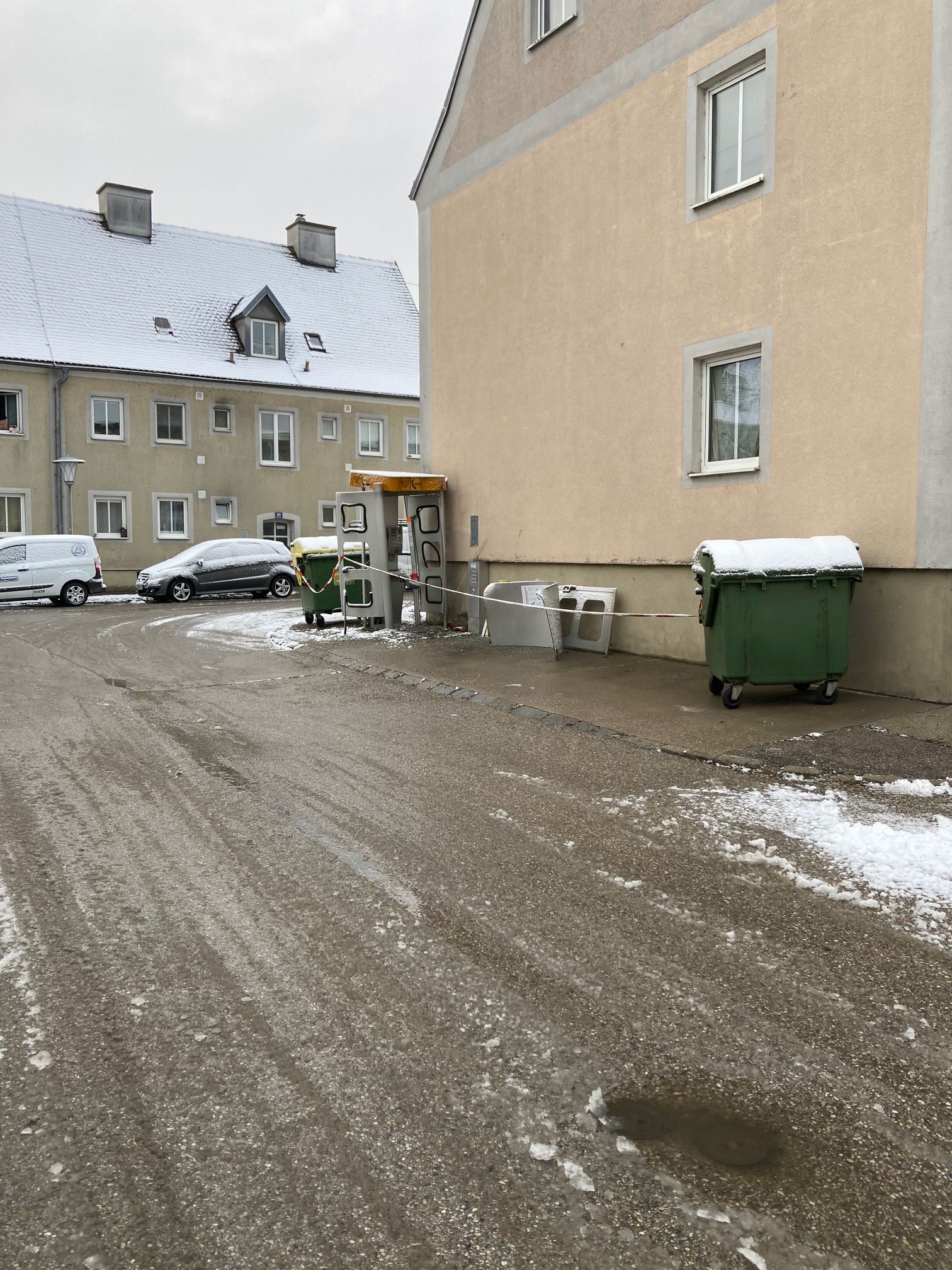 Unbekannte sprengten Telefonzelle in Amstetten