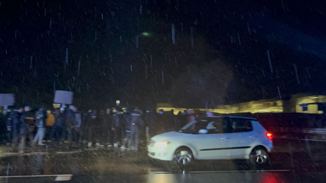 Heute.at - Polizei-Einsatz nach Tumult und Demo bei Asylunterkunft