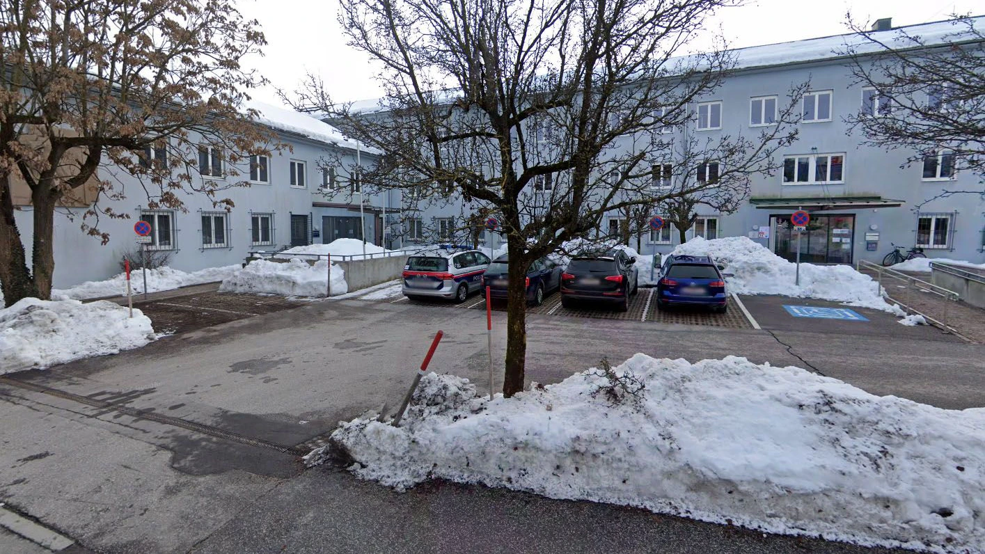 Der Mann stellte sich nach der Tat bei der Polizeidienststelle Trattengasse selbst.