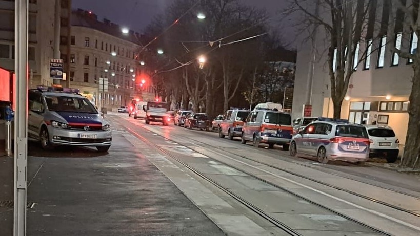 Großer Polizeieinsatz in der Bernhardtstalgasse (Wien-Favoriten)