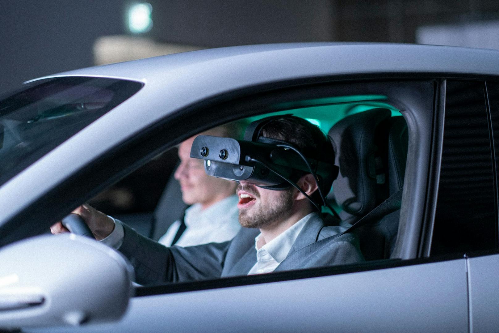 Der Mixed Reality-Simulator "XQ Avatar" macht virtuelle Testfahrten bei Porsche Wien möglich.