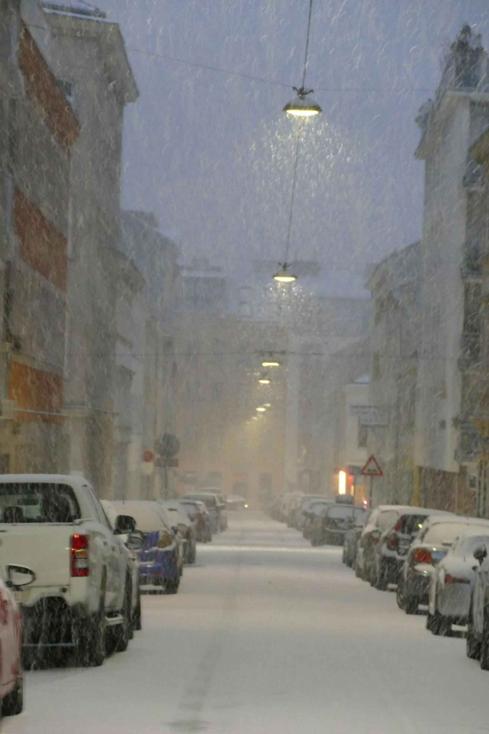 Starker Schneefall am Montagmorgen in Wien-Hernals