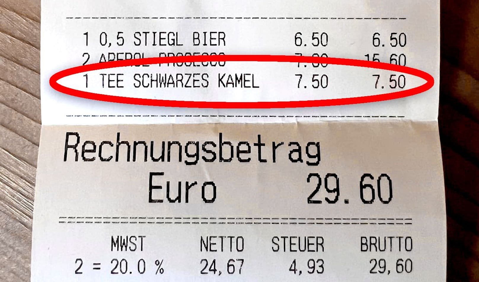 29,60 Euro für vier Getränke – diese Rechnung sorgt bei einem Gast für Ärger.