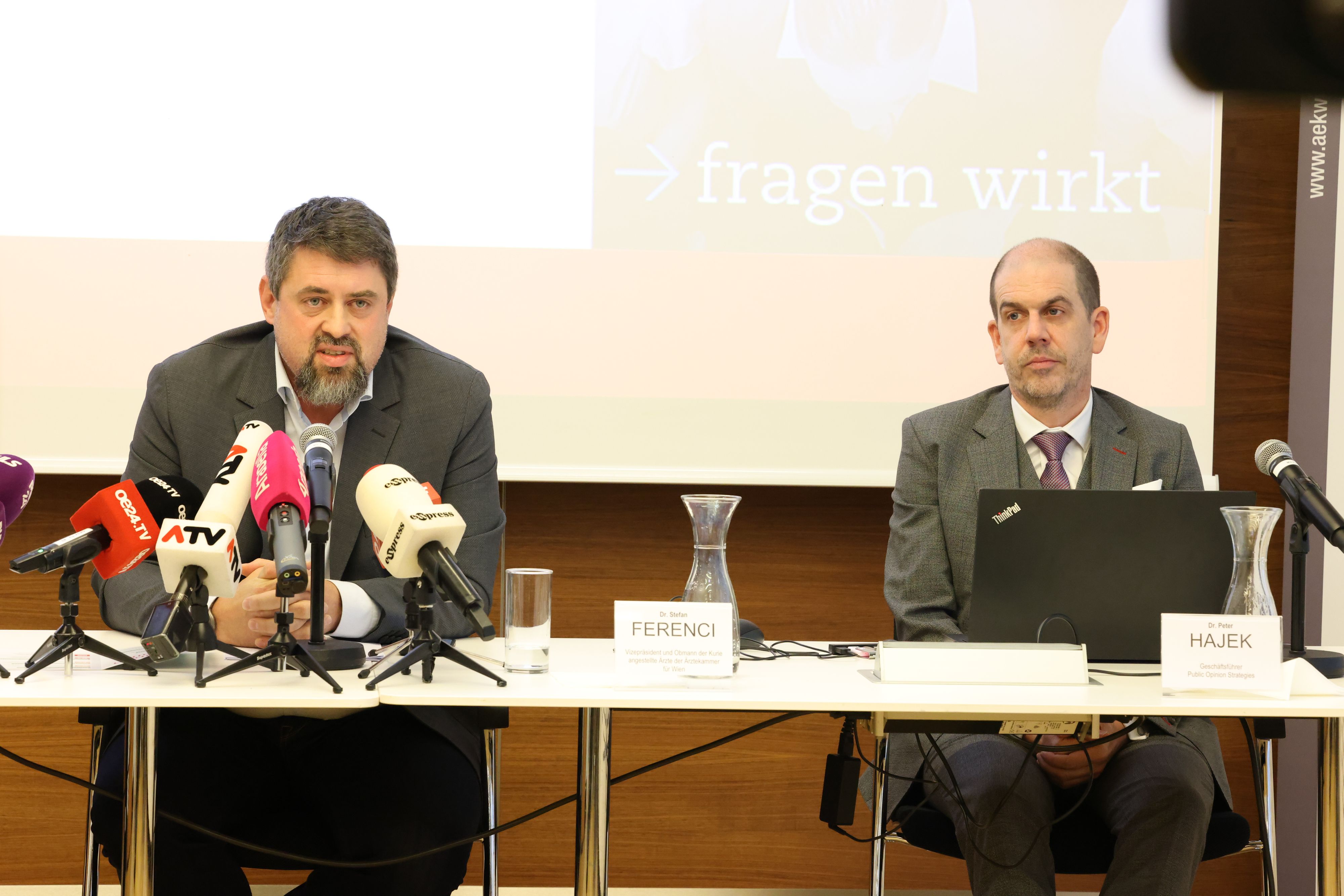 Stefan Ferenci, stellvertretender Präsident der Ärztekammer und Obmann der Kurie angestellte Ärzte und Markt- und Meinungsforscher Peter Hajek