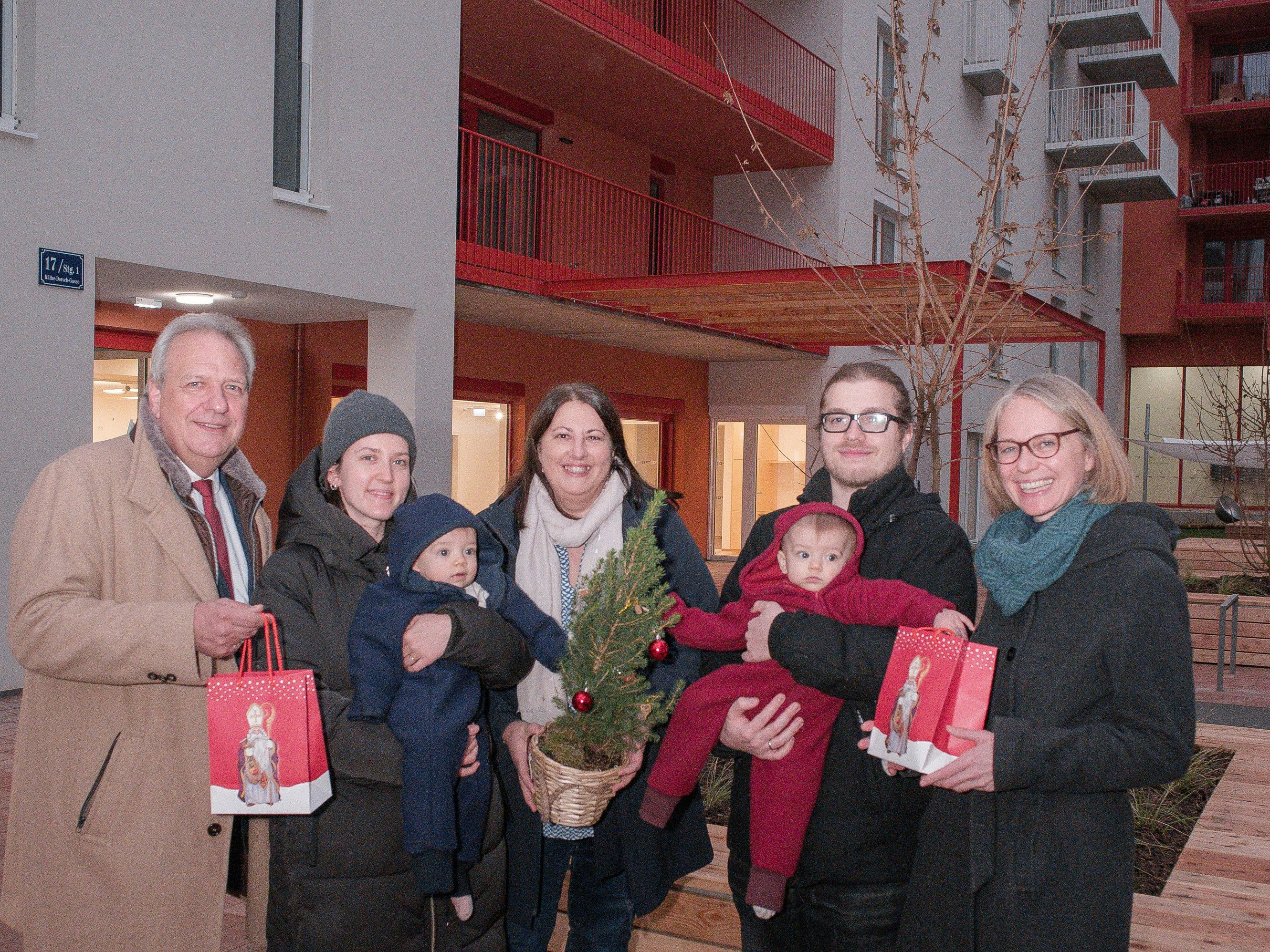 BILD zu OTS - Schlsselbergabe