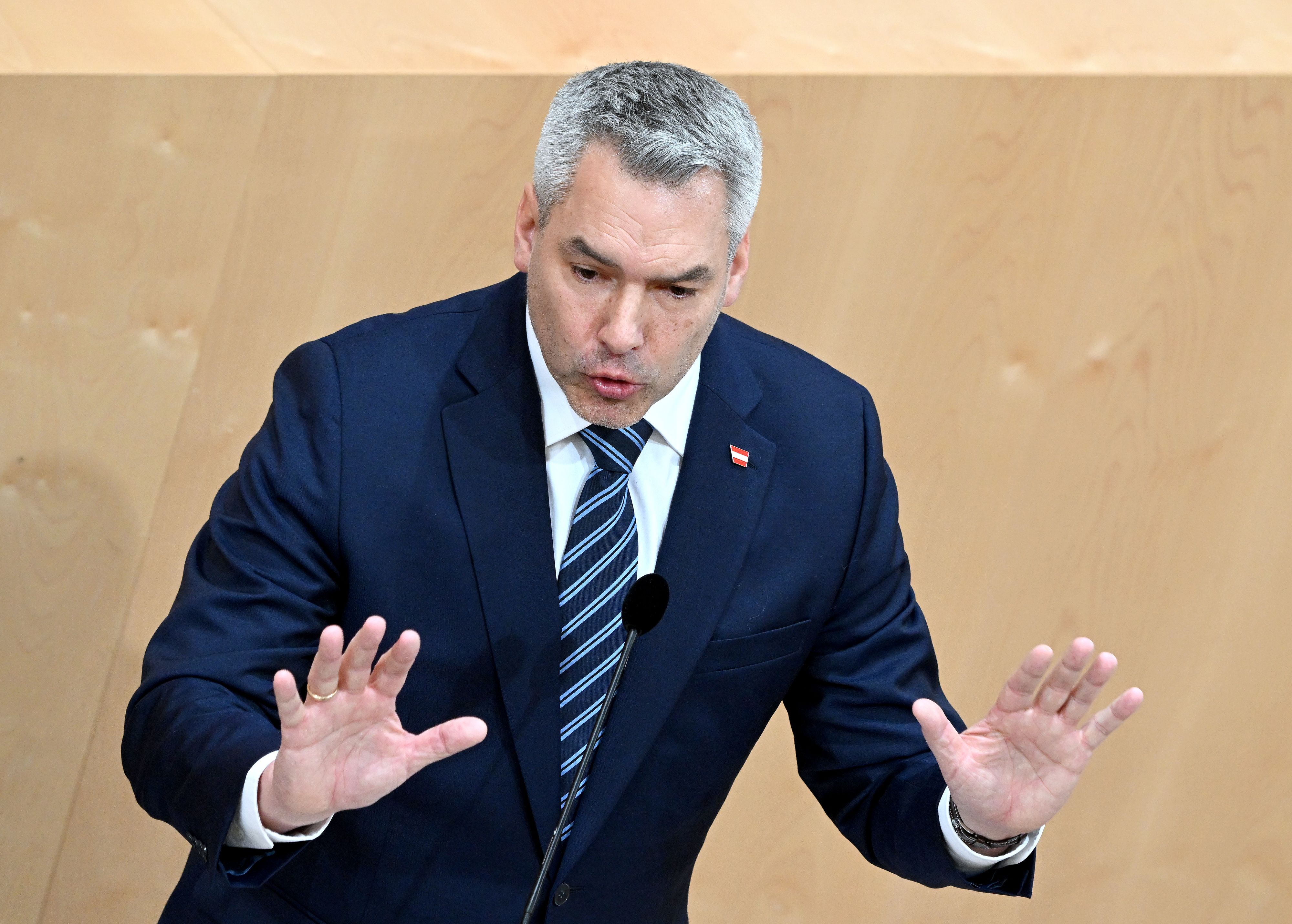 Bundeskanzler Karl Nehammer im Zuge seiner Rede im Nationalrat am 13. Dezember 2022. 
