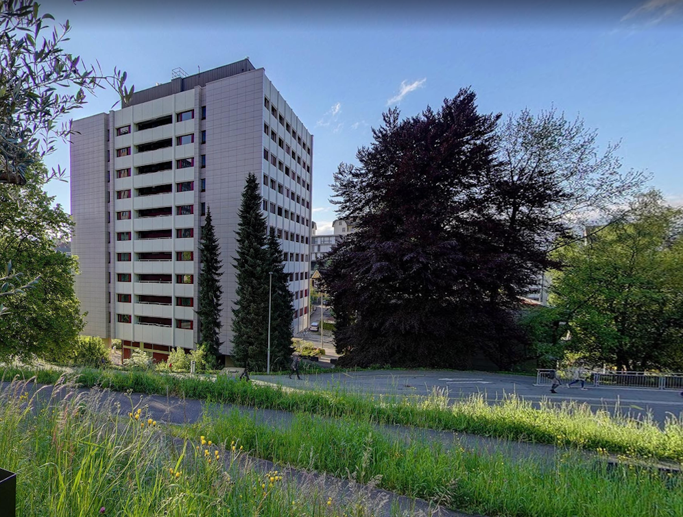 Laut ersten Ermittlungen hat sich die mutmaßliche Entführerin gegenüber den Eltern als Pflegefachkraft ausgegeben und ein drei Tage altes Neugeborenes entführt.