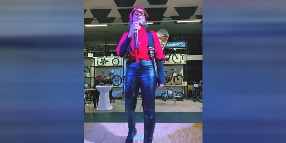 Rebecca Rapp wurde für einen weihnachtlichen Live-Act gebucht. 