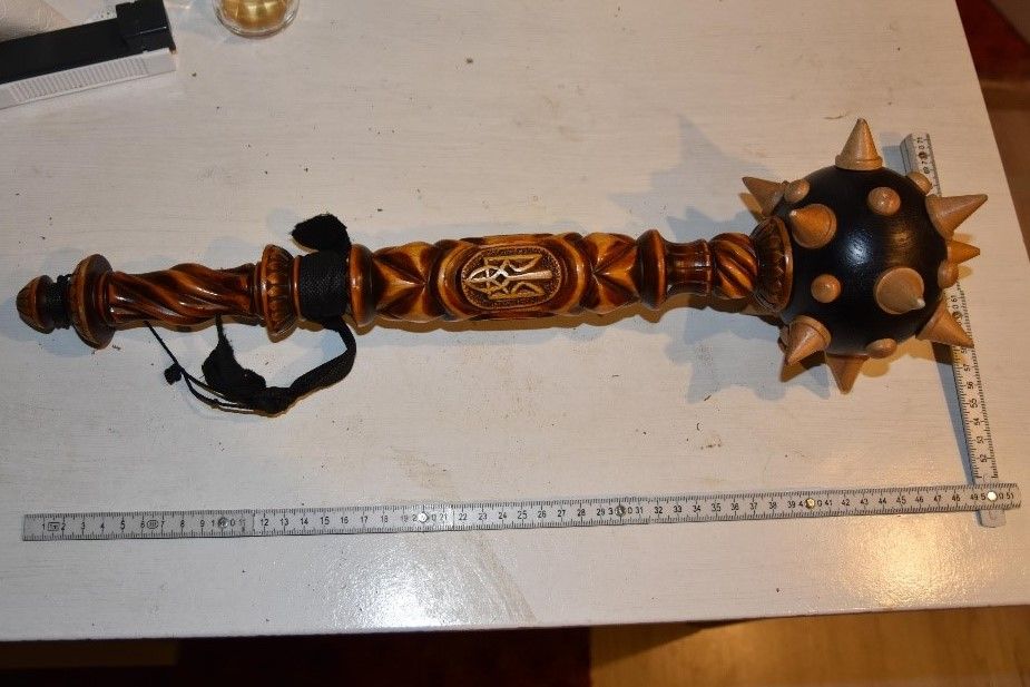Ein Mann wurde in Wien-Leopoldstadt von einem Mitbewohner mit einem Messer und einem Streitkolben aus Holz attackiert und verletzt.