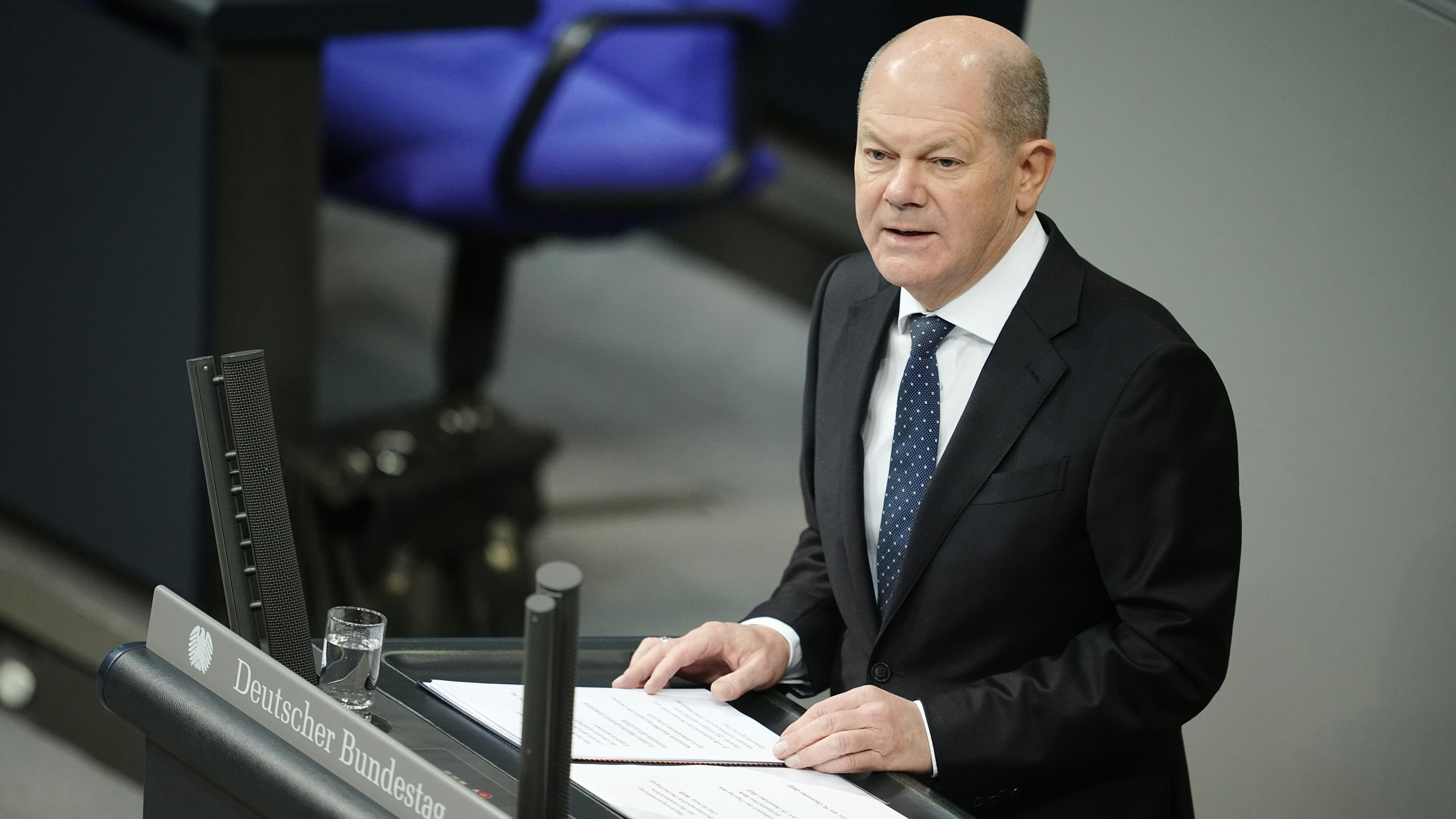 Olaf Scholz rechnet im deutschen Bundestag mit Russlands Präsident Wladimir Putin ab.
