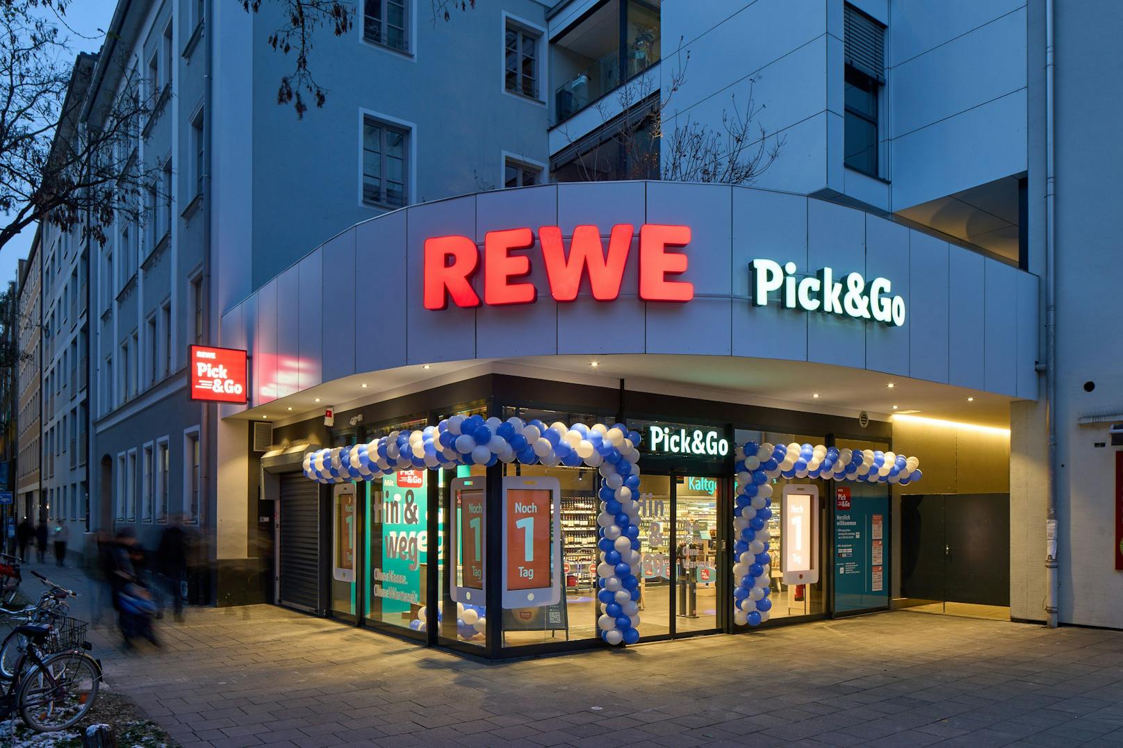 Der erste vollautonome REWE Markt wurde in der Münchner Innenstadt eröffnet.