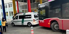 Krankenwagen blockiert Straße – Öffi-Chaos in Wien