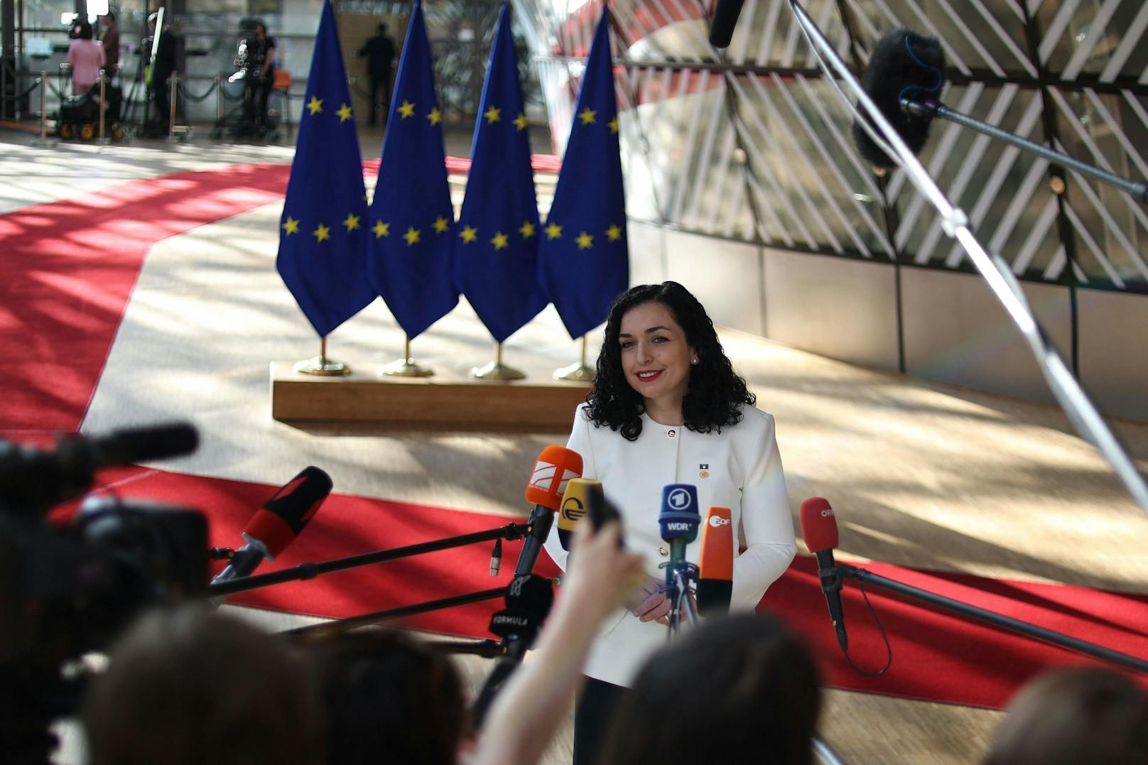 Die Präsidentin des Kosovo, Vjosa Osmani, bei einem Besuch in Brüssel. Archivbild. 