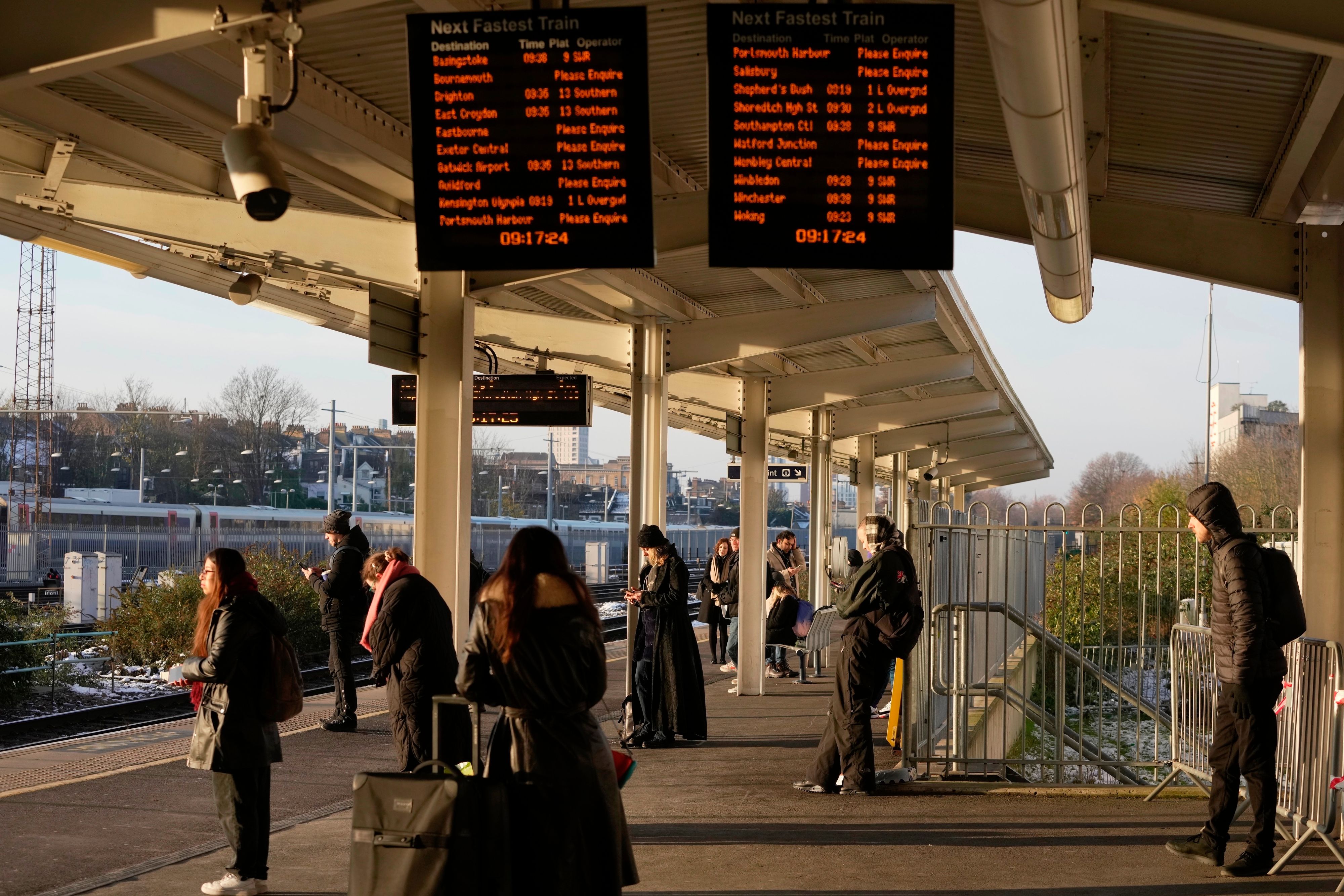 Britische Eisenbahner haben am Dienstag im ganzen Land die Arbeit niedergelegt.