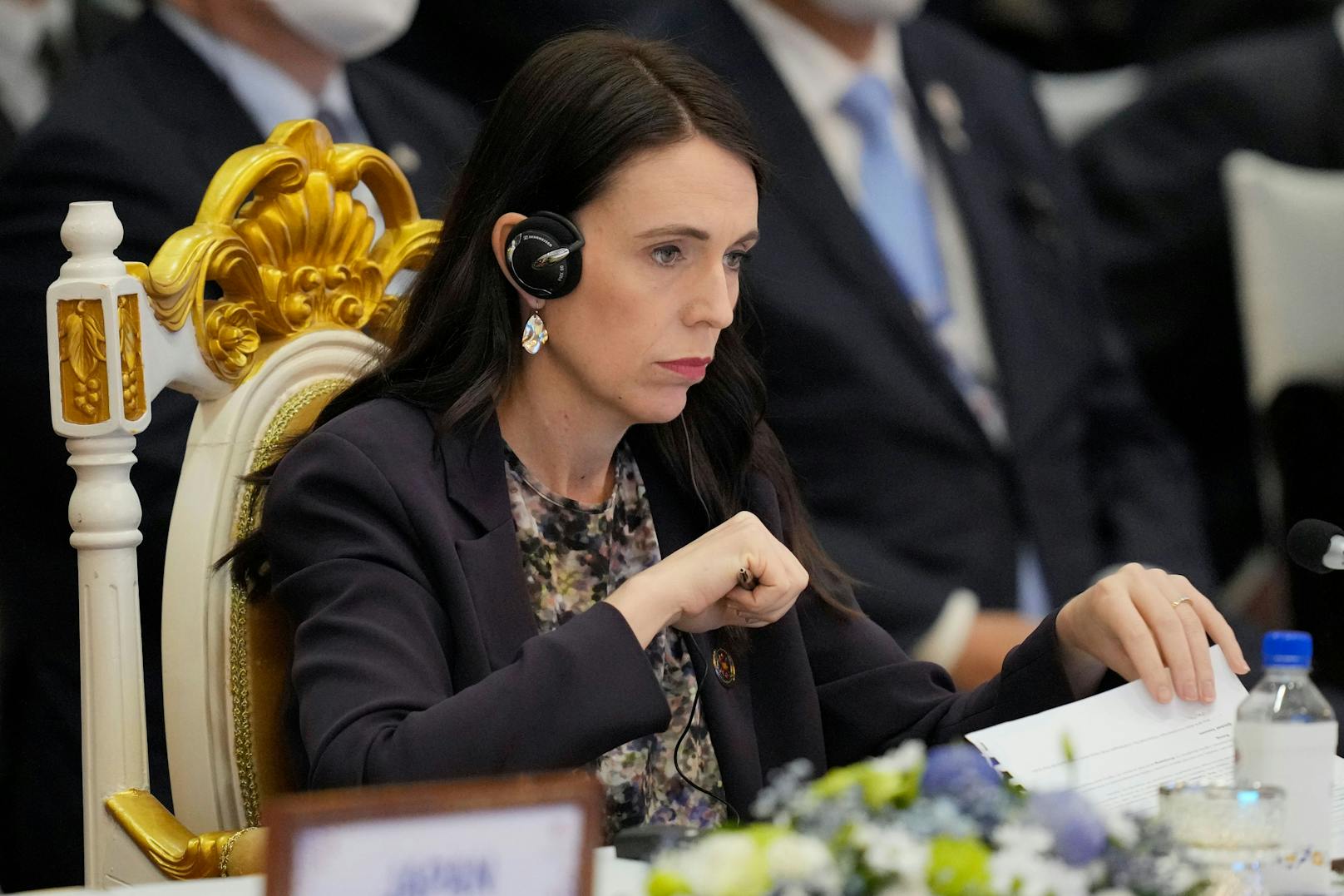 Die neuseeländische Premierministerin dachte, dass ihr Mikrofon aus ist und bezeichnete einen Abgeordneten als "arrogantes A***".