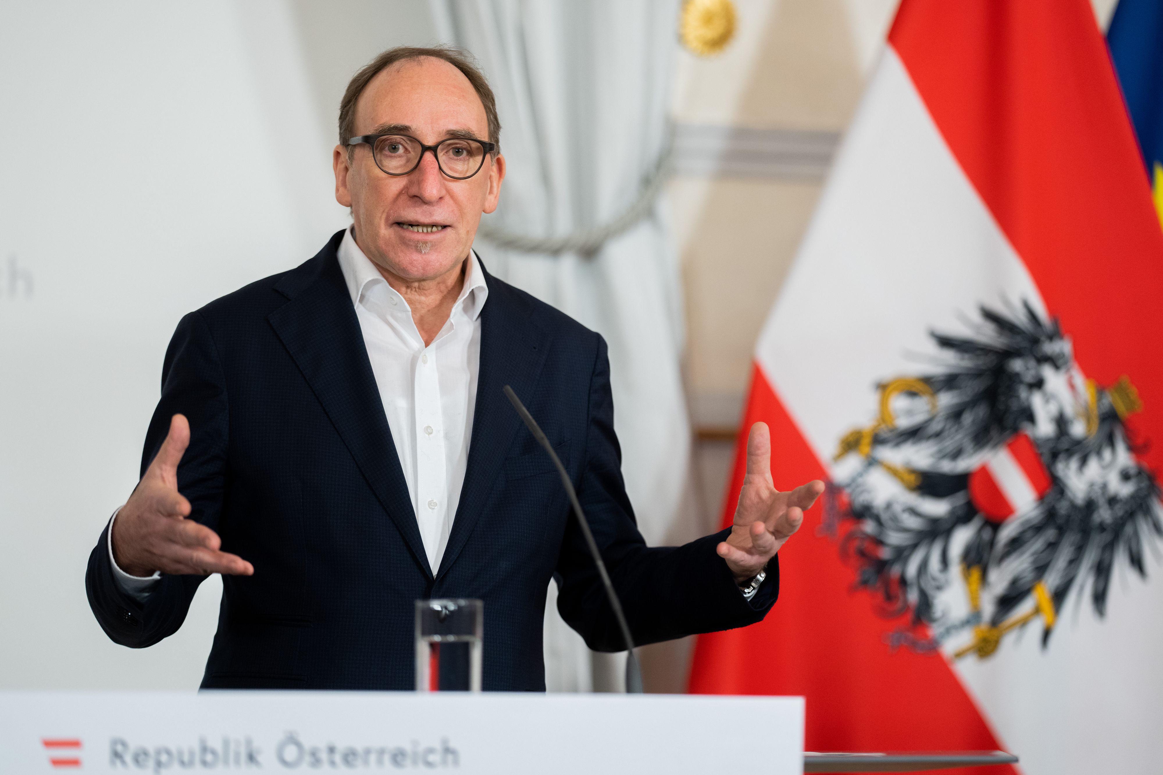 Hat offenbar ein fast fertiges, neues Rauchverbot in der Tasche: Gesundheitsminister Johannes Rauch (Grüne).