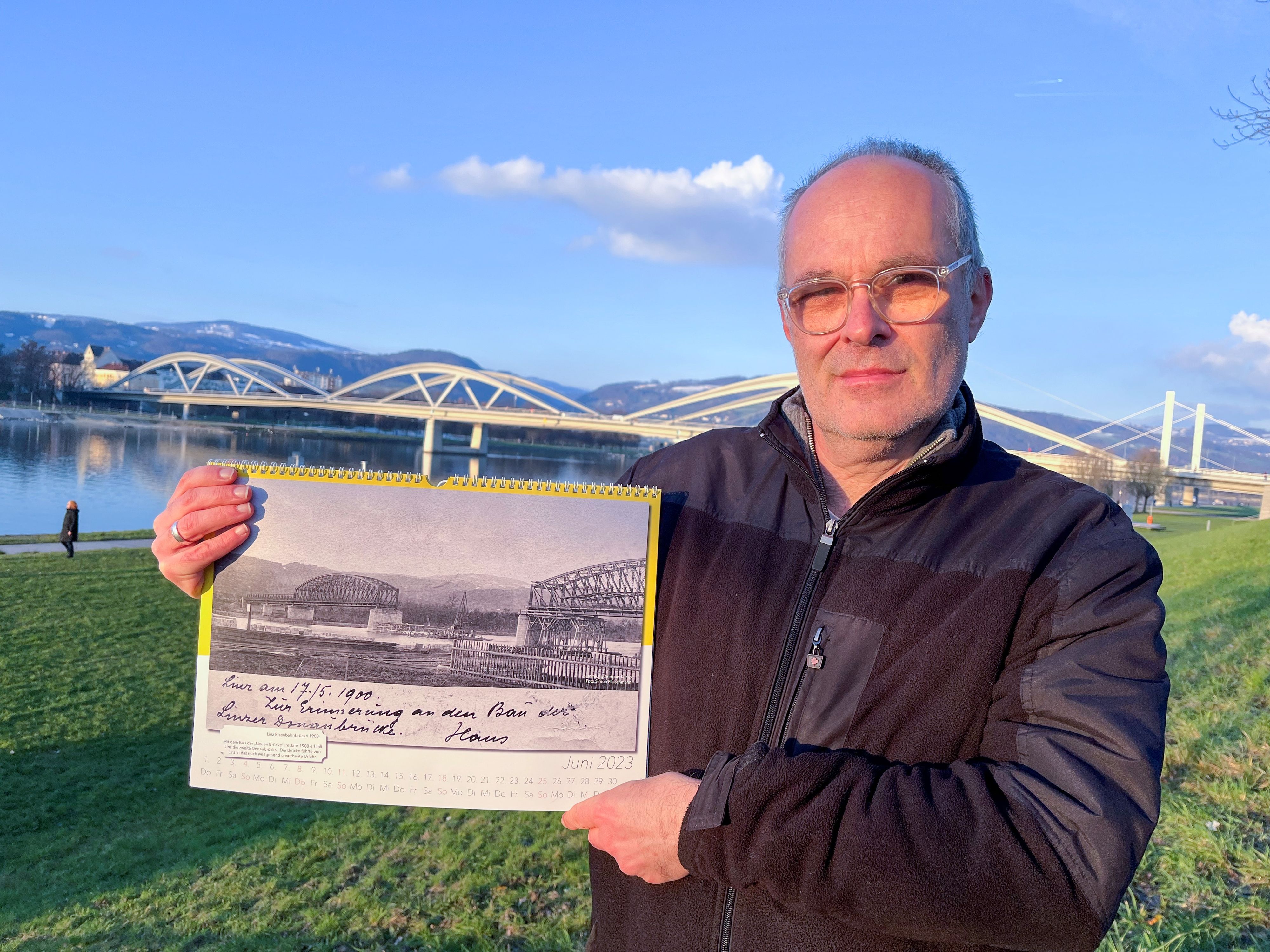 Johannes Gstöttenmayer mit seinem Begleiter durch das kommende Jahr.